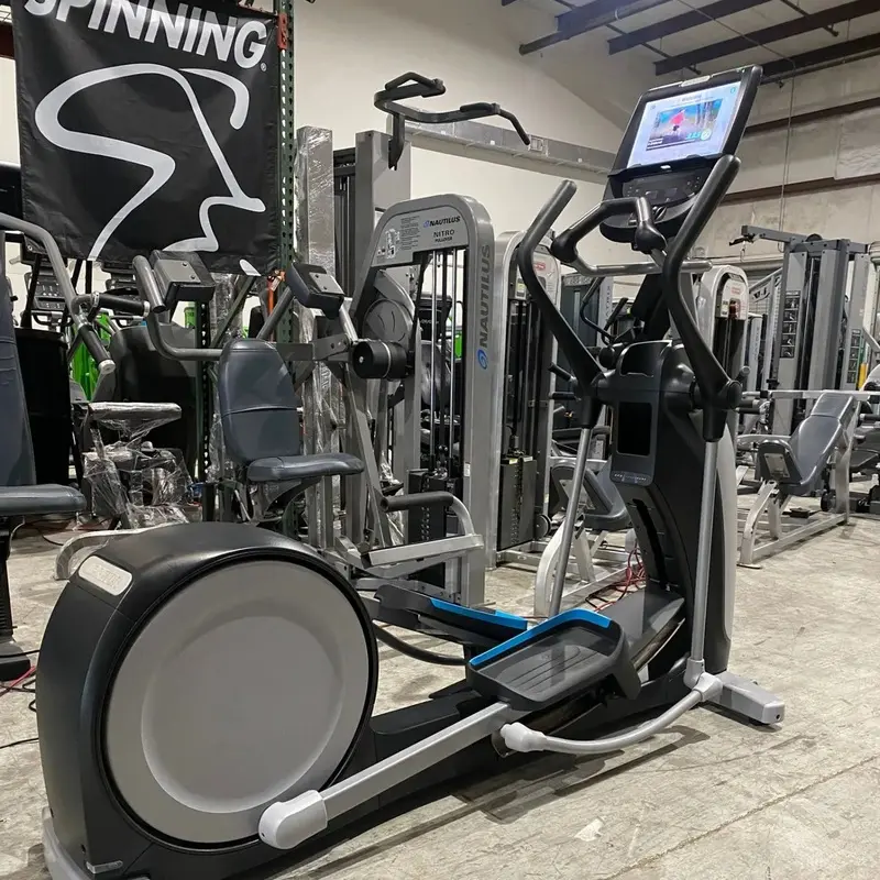 Precor EFX 885 Elliptical w/ P82 Console