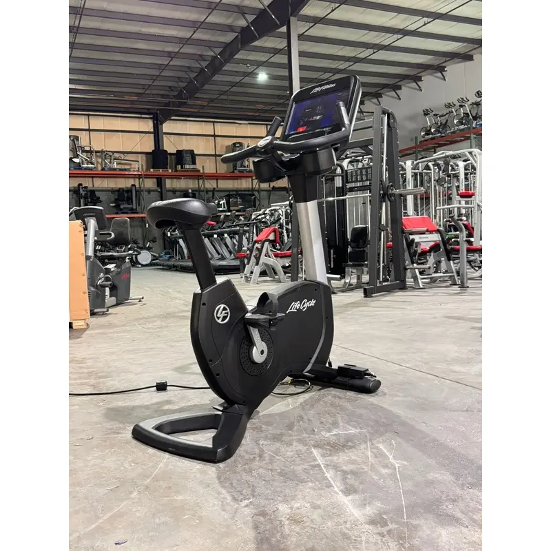 Life Fitness 95C Discover SE3HD Upright Lifecycle Bike