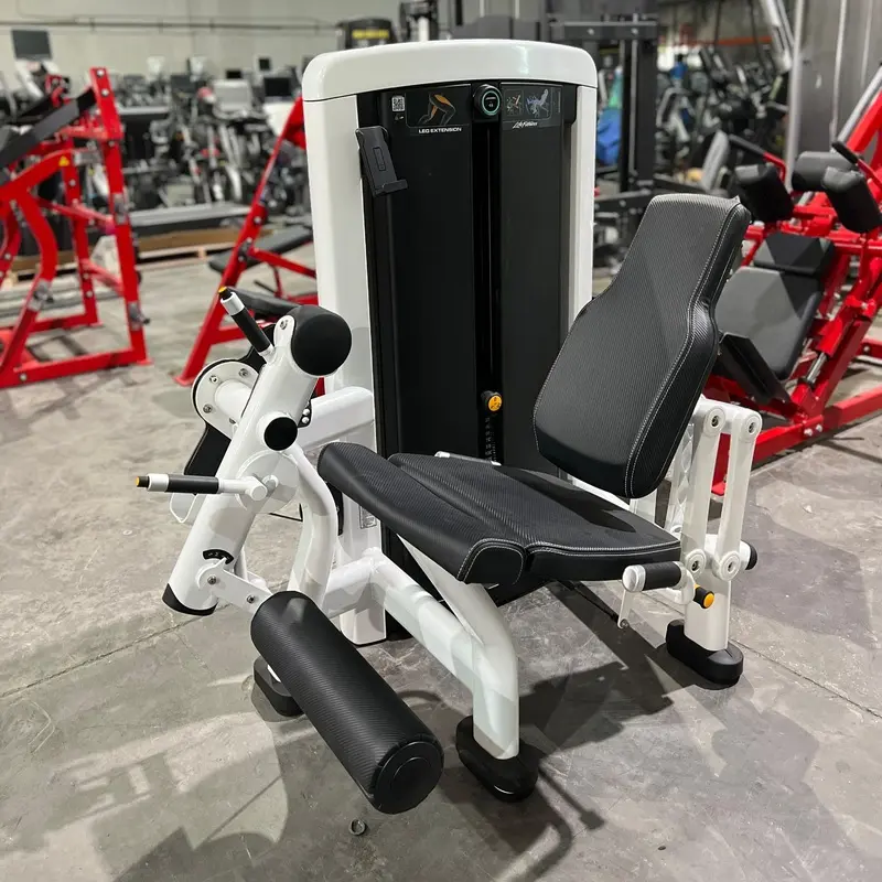Life Fitness Insignia Series Leg Extension (2025 Model)